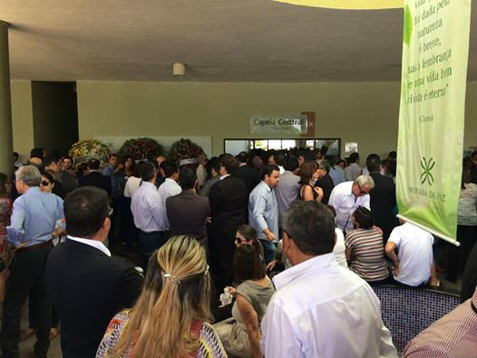 Velório do secretário de Turismo e Lazer da Prefeitura do Recife, Camilo Simões, no Cemitério Morada da Paz. Foto: Tércio Amaral/ DP/ Velório do secretário de Turismo e Lazer da Prefeitura do Recife, Camilo Simões, no Cemitério Morada da Paz. Foto: Tércio Amaral/ DP/