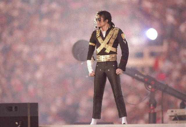 Artista tem discografia e videografia composta por enormes sucessos que até hoje promovem lucros. Foto: Mike Powell /Allsport