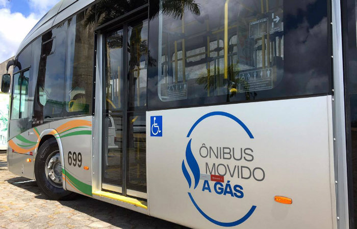 Com 15 metros de extens&atilde;o, o &ocirc;nibus tem capacidade para transportar at&eacute; 130 pessoas. Foto: Mariana Fabr&iacute;cio/ DP/
