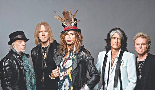 Sexagen&aacute;rios, Brad Whitford (64), Tom Hamilton (66), Steven Tyler (68), Joe Perry (66) e Joey Kramer (66) est&atilde;o juntos na banda h&aacute; 46 anos. Foto: Aerosmith/Divulga&ccedil;&atilde;o/