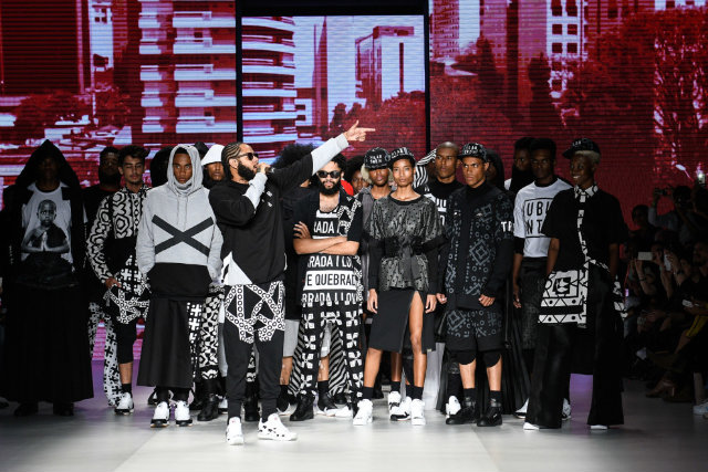 Emicida ainda comandou show aberto ao público após o desfile de estreia da Lab. Foto: Fotos: Rafael Chacon/Ag. Fotosite/Divulgação oficial do SPFW