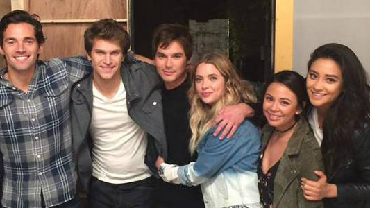 Elenco registra últimos momentos juntos no set de gravações de PLL. Foto: Reprodução/Twitter