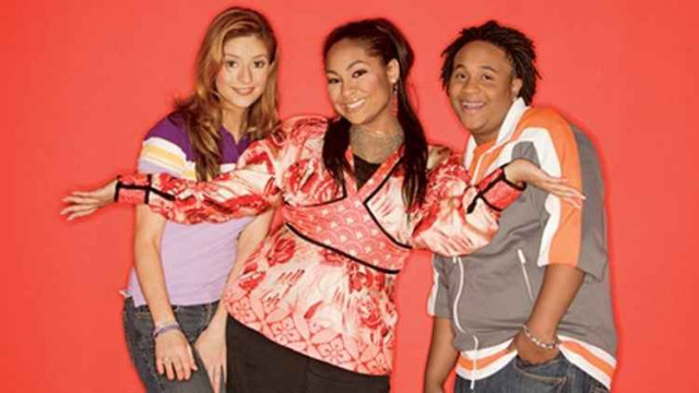 Protagonizavam a série o trio de amigos Raven Baxter, Chelsea Daniels e Eddie Thomas. Foto: Disney Channel/Divulgação
