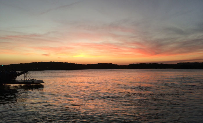 Por do sol visto do Rio Buranhém, que separa Porto Seguro de Arraial D'Ajuda. Foto: Edilson Segundo/DP/ Por do sol visto do Rio Buranhém, que separa Porto Seguro de Arraial D'Ajuda. Foto: Edilson Segundo/DP/