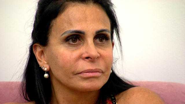Cantora, que mora na França, diz não se incomodar mais com bullying. Foto: Record/Reprodução/ Cantora, que mora na França, diz não se incomodar mais com bullying. Foto: Record/Reprodução/