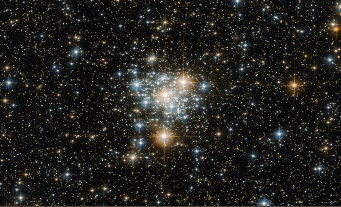 O aglomerado de estrelas NGC 299 foi descoberto pelo astrônomo John Herschel em 1834. Foto: NASA/ O aglomerado de estrelas NGC 299 foi descoberto pelo astrônomo John Herschel em 1834. Foto: NASA/