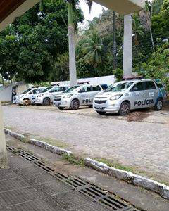 Diversas viaturas da PM estão no local. Foto: Direitos Urbanos/ Reprodução/ Facebook/ Diversas viaturas da PM estão no local. Foto: Direitos Urbanos/ Reprodução/ Facebook/