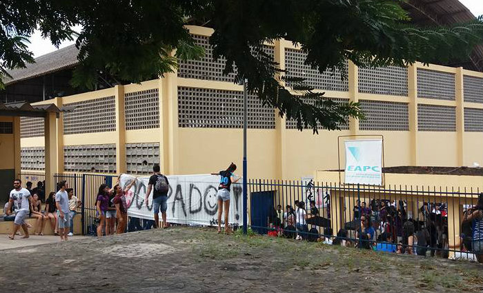 Em Nazaré da Mata, estudantes ocuparam a Escola de Aplicação Professor Chaves, no campus da Mata Norte da UPE. Foto: AplicaçãOcupa/ Reprodução/ Facenook