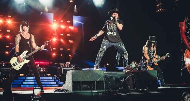 Duff Mckagan, Axl Rose e Slash voltam aos palcos com a formação "quase" original do Guns N'Roses. Foto: Katarina Benzova/Divulgação/