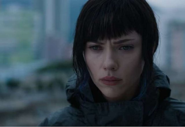 Scarlett Johansson estrela a ficção científica Vigilante do Amanhã. Foto: YouTube/Paramount/Reprodução/