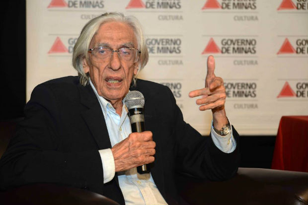 Ferreira Gullar foi eleito para a Academia Brasileira de Letras (ABL) em 2014 e ao longo da vida acumulou vários prêmios literários. Foto: Renato Cobucci/Imprensa MG