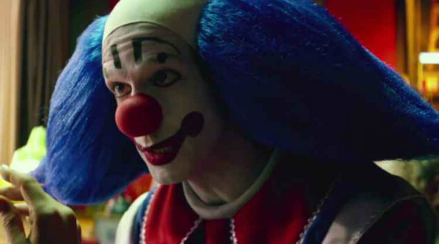 Vladimir Brichta vive o palhaço Bingo no cinema e diz que buscou referencia em programas a que assistia na infância. Foto: Warner Bros. Pictures Brasil/Reprodução/ Vladimir Brichta vive o palhaço Bingo no cinema e diz que buscou referencia em programas a que assistia na infância. Foto: Warner Bros. Pictures Brasil/Reprodução/