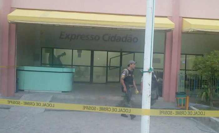 Prédio, danificado, está fechado para a realização de perícia e não terá expediente nesta quarta-feira. Foto: Reprodução/ Facebook/