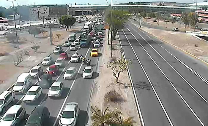 Avenida Mascarenhas de Morais congestionada no sentido Afogados, próximo ao Aeroporto Internacional dos Guararapes. Foto: CTTU/ Divulgação/ Avenida Mascarenhas de Morais congestionada no sentido Afogados, próximo ao Aeroporto Internacional dos Guararapes. Foto: CTTU/ Divulgação/