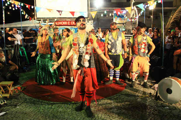 O grupo de teatro de rua Loucos e Oprimidos da Maciel é uma das atrações do festival. Crédito: Miguel Igreja/Divulgação/ O grupo de teatro de rua Loucos e Oprimidos da Maciel é uma das atrações do festival. Crédito: Miguel Igreja/Divulgação/