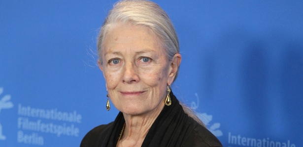 Aos 79 anos, Vanessa Redgrave atua pela primeira vez atrás das câmeras. Foto: Daily Mail/Reprodução/ Aos 79 anos, Vanessa Redgrave atua pela primeira vez atrás das câmeras. Foto: Daily Mail/Reprodução/