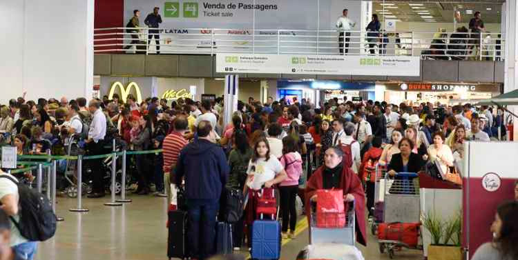 Movimentação no Aeroporto JK: perda prevista de mais de R$ 20 bilhões nas aéreas do planeta está relacionada, principalmente, ao aumento dos preços do combustível. Foto: Ed Alves/CB/D.A Press/ Movimentação no Aeroporto JK: perda prevista de mais de R$ 20 bilhões nas aéreas do planeta está relacionada, principalmente, ao aumento dos preços do combustível. Foto: Ed Alves/CB/D.A Press/