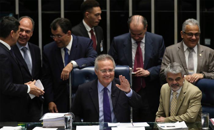 Em uma situa&ccedil;&atilde;o incomum, Renan determinou a abertura de tr&ecirc;s sess&otilde;es em menos de seis horas e completou o prazo regimental para colocar em vota&ccedil;&atilde;o a PEC do Teto. Foto: Fabio Rodrigues Pozzebom/ Ag&ecirc;ncia Brasil/