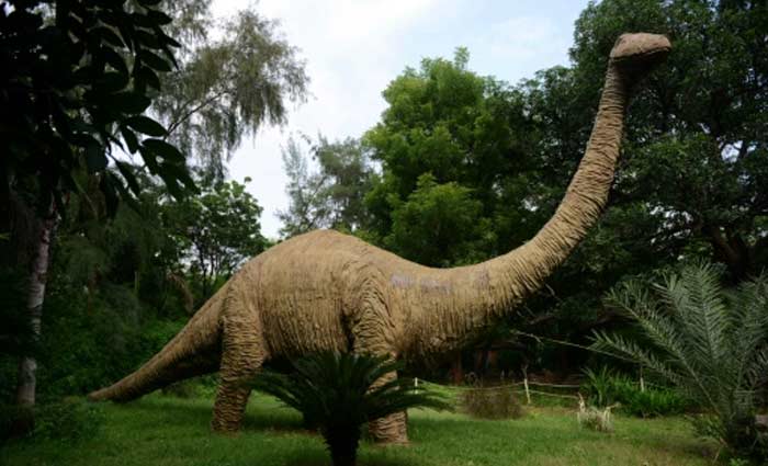 Réplica de dinossauro em parque de diversões na Índia, em Gandhinagar, em 30 de agosto de 2016. Foto: Sam Panthaky/AFP/Arquivos/ Réplica de dinossauro em parque de diversões na Índia, em Gandhinagar, em 30 de agosto de 2016. Foto: Sam Panthaky/AFP/Arquivos/
