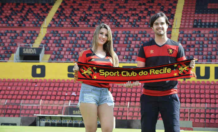Raquel não abre mão de ir a campo nos finais de semana, na companhia do namorado, o contador Onaldo Júnior. Foto: Cida Mapasy/Divulgação/