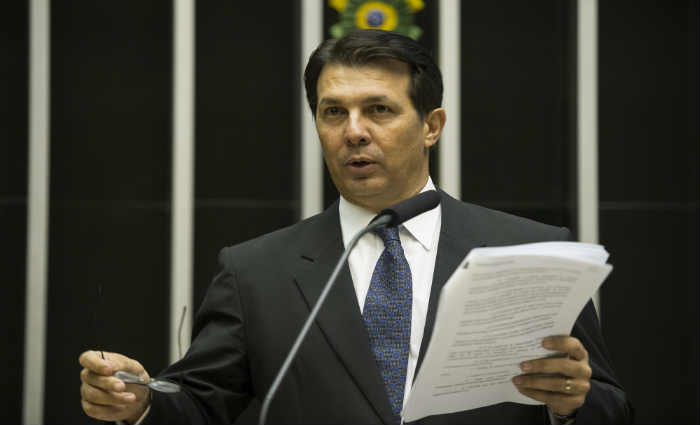 "Se você me perguntar 'você preferiria que fosse todo mundo no mesmo balaio?', eu diria que sim. Mas é claro que isso não vai mudar", disse o deputado Arthur Maia (PPS-BA). Foto: Marcelo Camargo/Agência Brasil/ "Se você me perguntar 'você preferiria que fosse todo mundo no mesmo balaio?', eu diria que sim. Mas é claro que isso não vai mudar", disse o deputado Arthur Maia (PPS-BA). Foto: Marcelo Camargo/Agência Brasil/