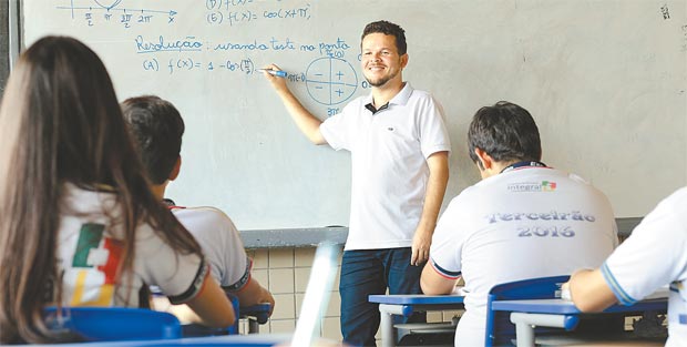 Professor Jozeildo viu avanços em matemática. Abaixo, Lucas José Silva e Bruna Mesquita: química e biologia. Foto: Igo Bione/DP/Professor Jozeildo viu avanços em matemática. Abaixo, Lucas José Silva e Bruna Mesquita: química e biologia. Foto: Igo Bione/DP Professor Jozeildo viu avanços em matemática. Abaixo, Lucas José Silva e Bruna Mesquita: química e biologia. Foto: Igo Bione/DP/Professor Jozeildo viu avanços em matemática. Abaixo, Lucas José Silva e Bruna Mesquita: química e biologia. Foto: Igo Bione/DP