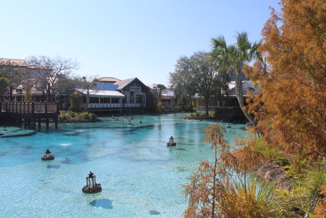 Antigo Downtown Disney se transformou em Disney Springs, área com mais de 200 lojas e restaurantes. É lá onde está a maior loja Disney no mundo. Crédito: Alice de Souza/DP