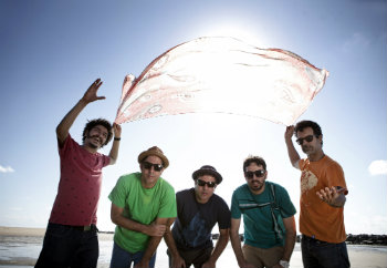 Banda Eddie é uma das pernambucanas não-pertencentes ao gênero brega no ranking. Foto: Beto Figueiroa/Divulgação