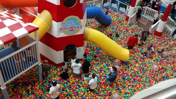 Piscina gigante de bolinhas. Foto: Shopping Tacaruna/Divulga&ccedil;&atilde;o/Piscina gigante de bolinhas. Foto: Shopping Tacaruna/Divulga&ccedil;&atilde;o