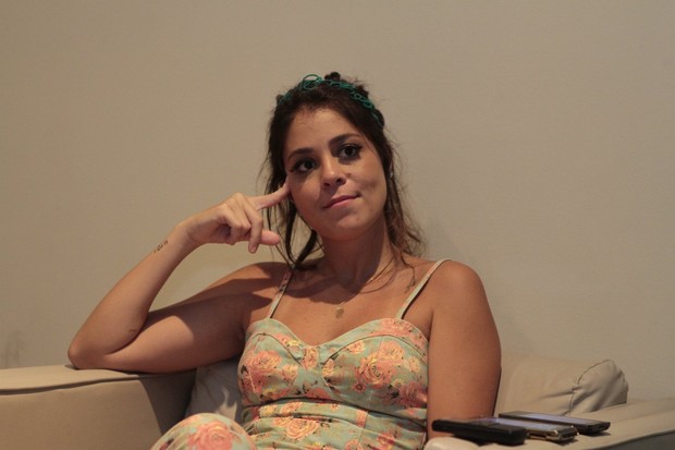 Artista revelou que não pôde denunciar o agressor por conta da morte da avó. Foto: EGO/Reprodução/