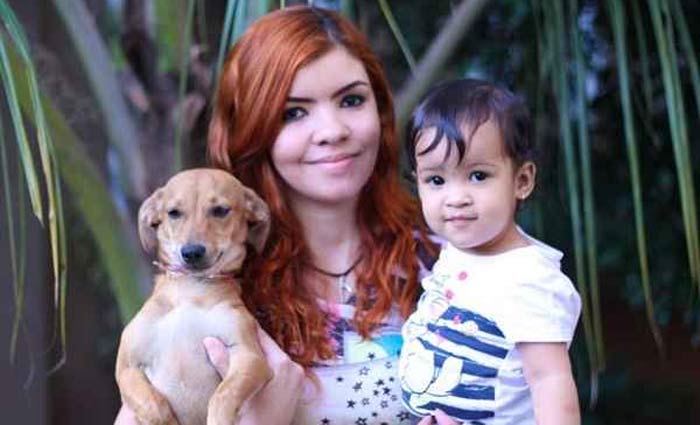 Amina Freitas presenteou a pequena Anya com a adorável vira-lata Diana. Foto: Arquivo Pessoal/ Amina Freitas presenteou a pequena Anya com a adorável vira-lata Diana. Foto: Arquivo Pessoal/