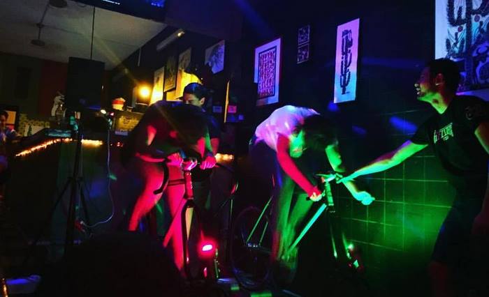 Galera da reciclobikes sendo m&eacute;dio saud&aacute;vel no Texas. Foto divulga&ccedil;&atilde;o/Facebook/Galera da reciclobikes sendo m&eacute;dio saud&aacute;vel no Texas. Foto divulga&ccedil;&atilde;o/Facebook