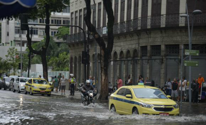 Forte chuva no in&iacute;cio da tarde de hoje deixa ruas alagadas no centro da cidade. Foto: Tomaz Silva/Ag&ecirc;ncia Brasil/Forte chuva no in&iacute;cio da tarde de hoje deixa ruas alagadas no centro da cidade. Foto: Tomaz Silva/Ag&ecirc;ncia Brasil