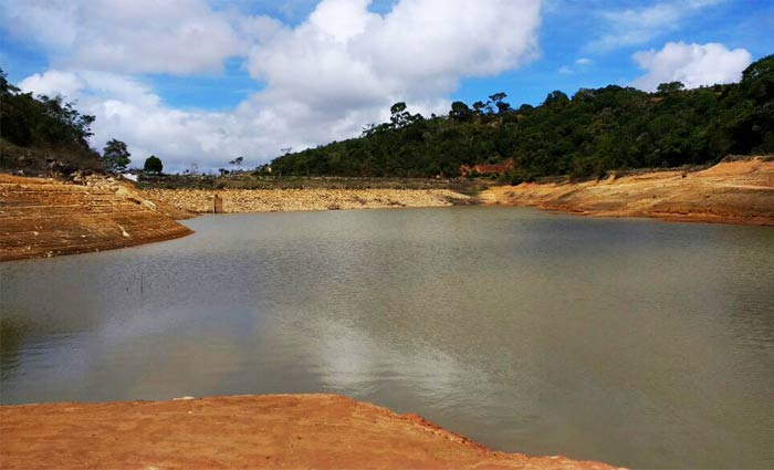 A barragem está operando com apenas 5% da sua capacidade. Foto:Compesa/Divulgação/ A barragem está operando com apenas 5% da sua capacidade. Foto:Compesa/Divulgação/