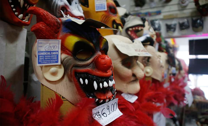 Máscara de palhaço para se divertir neste carnaval por R$ 69. Foto: Anderson Freire/Esp DP/ Máscara de palhaço para se divertir neste carnaval por R$ 69. Foto: Anderson Freire/Esp DP/