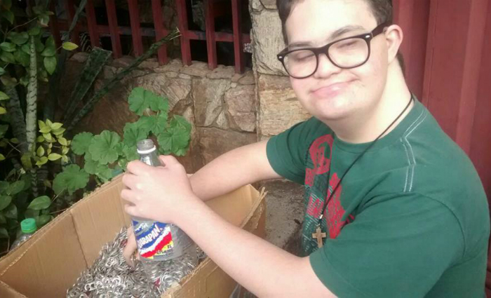 Kaique começou a campanha após perder um amigo que também tinha Síndrome de Down e uma tia ficar sem cabelos por câncer. Foto: Arquivo pessoal