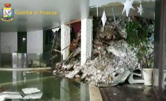Captura de vídeo feita pela equipe do hotel devastado por um avalanche em Farindola, Itália, no dia 19 de janeiro de 2017. Foto: Handout/Guardia di Finanza press office/AFP/ Captura de vídeo feita pela equipe do hotel devastado por um avalanche em Farindola, Itália, no dia 19 de janeiro de 2017. Foto: Handout/Guardia di Finanza press office/AFP/