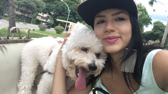 O poodle Freddy passou a apresentar algumas mudanças intermitentes na coloração da pelagem, logo após tomar algumas vacinas obrigatórias. Foto: Arquivo pessoal/ O poodle Freddy passou a apresentar algumas mudanças intermitentes na coloração da pelagem, logo após tomar algumas vacinas obrigatórias. Foto: Arquivo pessoal/