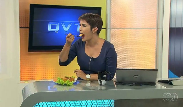 Apresentadora aprovou a surpresa gastronômica que a esperava no estúdio. Foto: Rede Globo/Reprodução/ Apresentadora aprovou a surpresa gastronômica que a esperava no estúdio. Foto: Rede Globo/Reprodução/