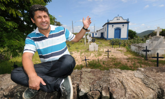 Alex Bohrer listou templos na sede e em 12 distritos de Ouro Preto, como Engenheiro Corrêa, que abriga a Capela de Santo Antônio do Monte. Resultado virou livro. Foto: Beto Novaes/EM/DA Press/