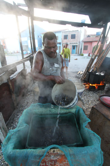 90% dos moradores da Ilha de Deus vivem da pesca. Crédito: Nando Chiappetta/DP