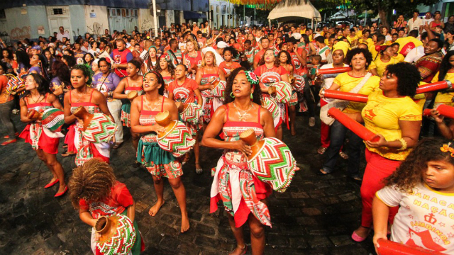 Maracatus ensaiavam coletivamente na Rua da Moeda. Foto: Allan Torres/PCR/ Divulga&ccedil;&atilde;o/
