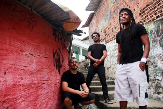 Devotos gravou o primeiro disco há 20 anos e agora revisita o álbum durante o carnaval. Foto: Aline Sales/Divulgação/ Devotos gravou o primeiro disco há 20 anos e agora revisita o álbum durante o carnaval. Foto: Aline Sales/Divulgação/