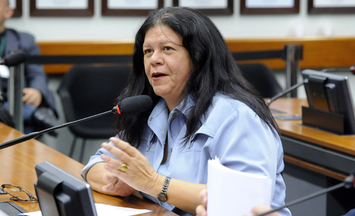 A relatora lembrou que a proposta tamb&eacute;m beneficia homens. "&Eacute; a reden&ccedil;&atilde;o de mulheres e homens na internet", comemorou. Foto: Luis Macedo / C&acirc;mara dos Deputados/