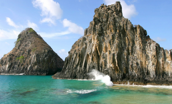 Mar cristalino em praia Baía do Sancho. Foto: Divulgação