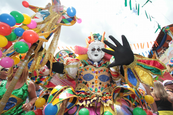 Papangus fazem a festa no terceiro maior carnaval do estado. Foto: Annaclarice Almeida/DP/