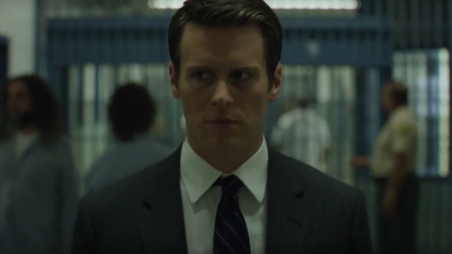 Jonathan Groff, das s&eacute;ries Glee e Looking, interpreta um agente da divis&atilde;o de ci&ecirc;ncia comportamental do FBI. Foto: Youtube/Reprodu&ccedil;&atilde;o/