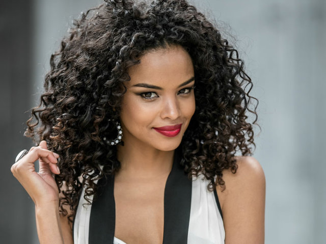 O primeiro trabalho de destaque de Lucy Ramos na televis&atilde;o foi na novela Sinh&aacute; mo&ccedil;a, na pele da escrava Adelaide. Foto: Joao Viegas/Trust/Divulga&ccedil;&atilde;o/