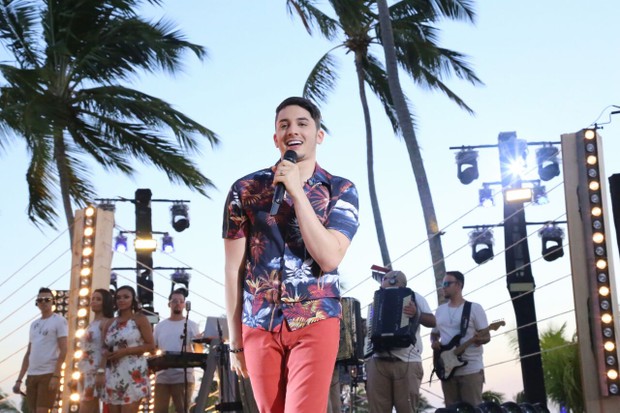 Jonas Esticado canta sucessos no Recife. Foto: Pedro Augustho/Divulgação/