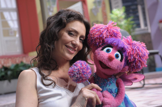 É a primeira vez que a série inclui convidados que interagem com os bonecos. Foto: TV Brasil/Divulgacao/ É a primeira vez que a série inclui convidados que interagem com os bonecos. Foto: TV Brasil/Divulgacao/